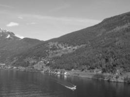 Flam und der Aurlandsfjord in Norwegen foto