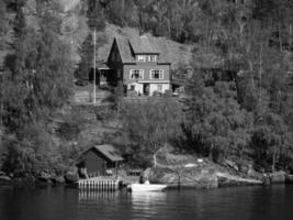 Flam und der Aurlandsfjord in Norwegen foto