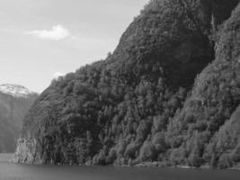 Flam und der Aurlandsfjord in Norwegen foto