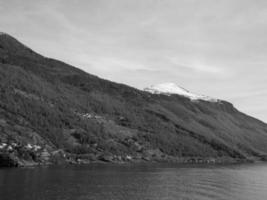 Flam und der Aurlandsfjord in Norwegen foto