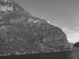 Flam und der Aurlandsfjord in Norwegen foto