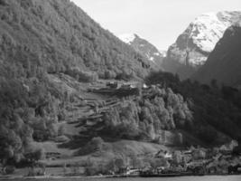 Flam und der Aurlandsfjord in Norwegen foto