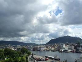 die stadt bergen und die fjorde von norwegen foto