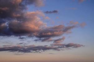 Blick in den Himmel bei Sonnenuntergang foto