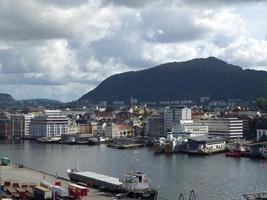 die stadt bergen und die fjorde von norwegen foto