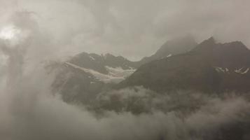 schöne erkundungstour durch die berge der schweiz. foto