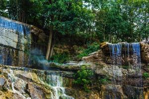 Wasserfall im Botanischen Garten foto