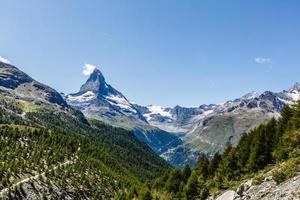 den Blick auf das Matterhorn geniessen foto