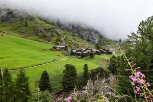 Panoramaberge mit Wolken, Schweiz foto