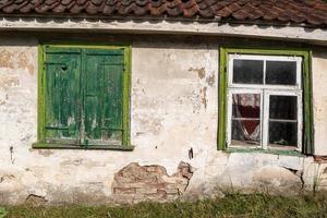 alte traditionelle häuser in lettland foto