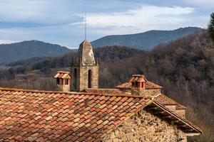 landschaften aus dem garrotxa-nationalpark der pyrenäen foto