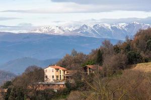 landschaften aus dem garrotxa-nationalpark der pyrenäen foto