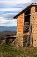 landschaften aus dem garrotxa-nationalpark der pyrenäen foto