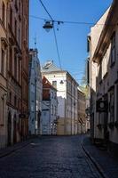 Blick auf das Stadtzentrum von Riga an einem sonnigen Morgen foto