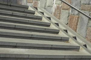 Schritte in der Stadt. Treppe im Park. Betontreppe. foto