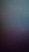 schwarzer hintergrund des handys, hellviolette regenbogenphantasie, pastellviolette und blaue tapete, abstrakter schwarzer hintergrund. foto