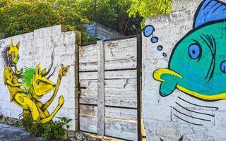 playa del carmen quintana roo mexiko 2022 künstlerische wände mit gemälden und graffiti playa del carmen mexiko. foto