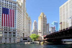 Downtown Chicago am 4. Juli vom Chicago River aus. foto