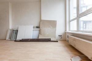 Innenraum der Wohnung während der Renovierung und des Baus foto