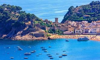 spanien landschaft tossa de mar schloss, beliebter ort foto