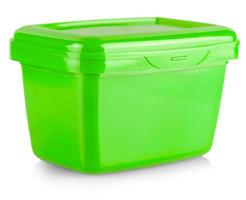 Schließen Sie herauf grüne Plastikbox mit würziger koreanischer Soße lokalisiert auf Weiß foto