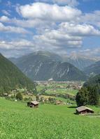 Blick auf das Dorf Mayrhofen, Zillertal, Tirol, Österreich foto
