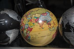 Set von Globen verschiedener Typen foto
