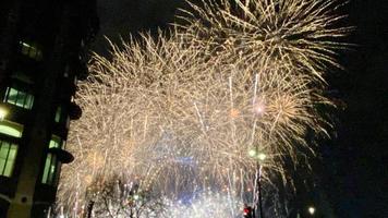 Ein Blick auf das Silvester-Feuerwerk in London foto