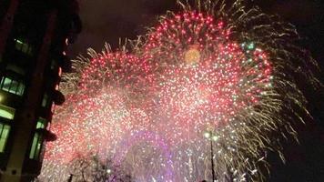 Ein Blick auf das Silvester-Feuerwerk in London foto