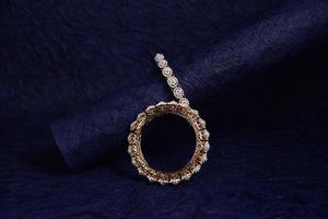 traditioneller Gold- und Diamantschmuck foto