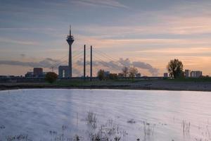 Sonnenuntergang in Düsseldorf, Deutschland foto