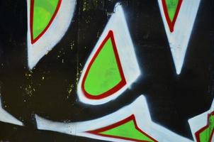 die alte mauer, gemalt in farbe graffiti zeichnung grüner aerosolfarben. Hintergrundbild zum Thema Zeichnen von Graffiti und Street Art foto