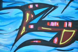 die alte mauer, bemalt in farbe graffiti zeichnen blaue sprayfarben. Hintergrundbild zum Thema Zeichnen von Graffiti und Street Art foto