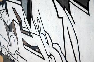 die alte mauer, gemalt in farbe graffiti zeichnung mit aerosol pai foto