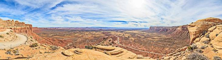 Panoramablick über die Wüste in Utah in der Nähe von Monument Valley foto