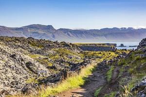 Blick auf die Halbinsel Snaefells von Arnarstapi in Island im Sommer foto