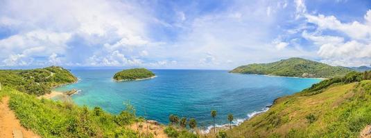 Panoramablick vom Aussichtspunkt Phromtep auf Phuket foto