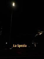 bekasi, indonesien juli 2022 das logo von la spezia, das im dunkeln leuchtet. foto