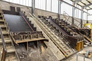 bild der herstellung einer vorgefertigten betontreppe in einem deutschen werk foto