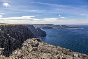 Blick von den Klippen des Nordkaps auf den Atlantik im Sommer foto