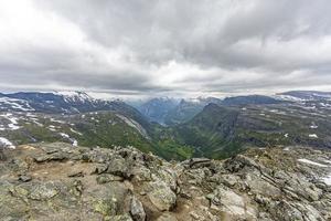 Draufsicht auf den Geirangerfjord in Norwegen im Sommer foto