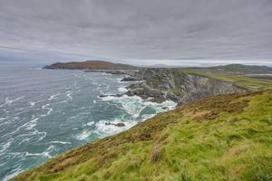 Panoramabild von Kerry Cliffs Portmagee im Südwesten Irlands tagsüber foto