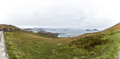 Panoramabild einer typischen irischen Landschaft bei Tag foto