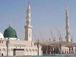 schöne tagesansicht von masjid al nabawi, medina, saudi-arabien. foto