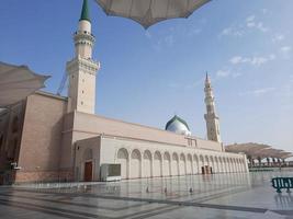 schöne tagesansicht von masjid al nabawi, medina, saudi-arabien. foto