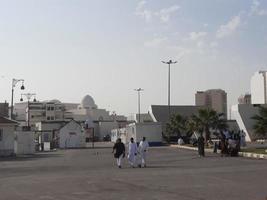 medina, saudi-arabien, dezember 2022 - ein schöner tagesblick auf die straßen und gebäude von medina, saudi-arabien. foto