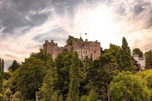 mittelalterliche Burg der alten ländlichen Stadt Dunster, England. foto