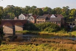 stadt kuldiga und ventas-wasserfall foto