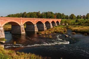 stadt kuldiga und ventas-wasserfall foto