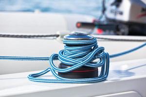 Winde und Seil, Yachtdetail. foto